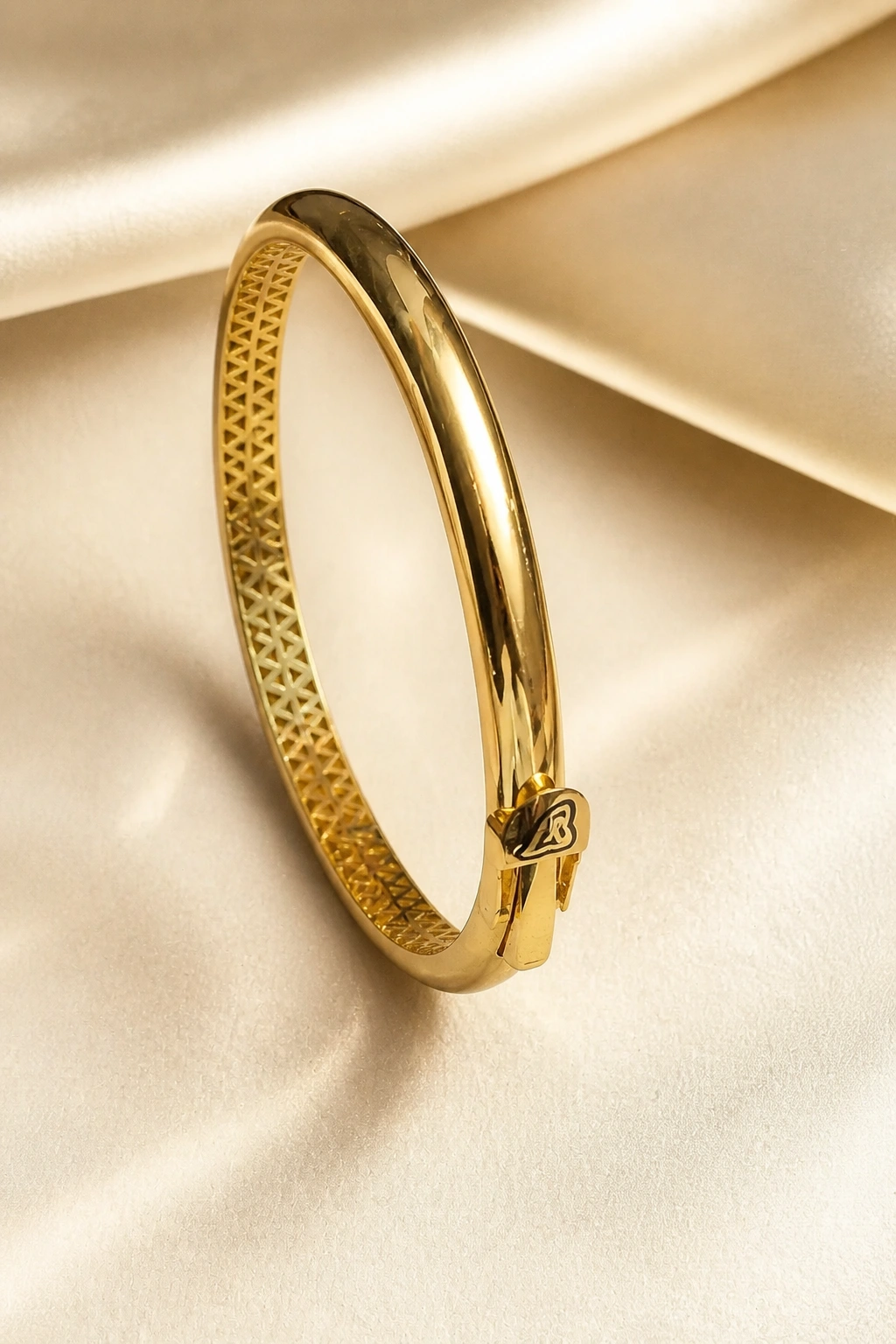 Elegant 18K Gold Hollow Bangle Style Bracelet