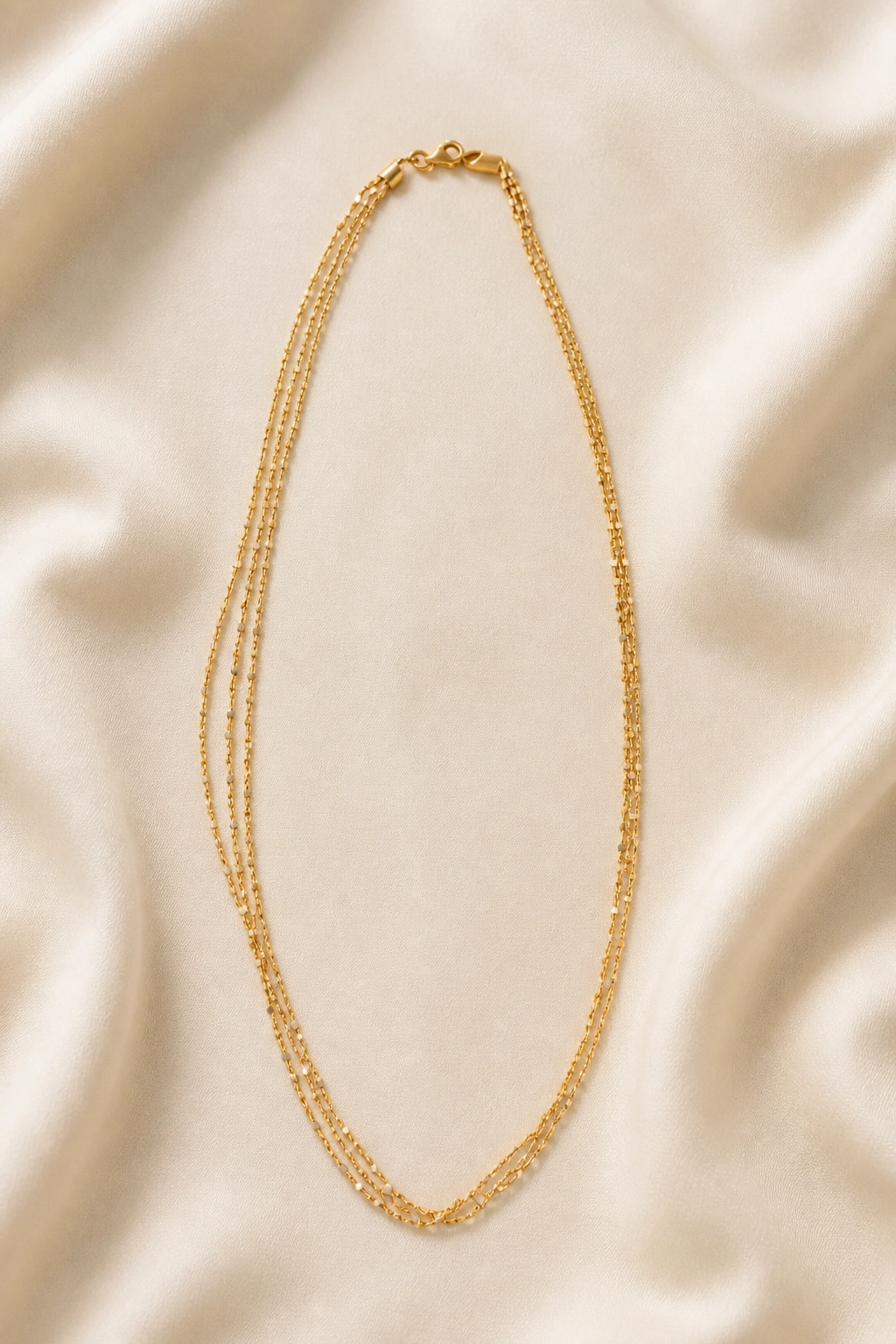 Elegant 18K Gold Chain with Minimalist Design view 1