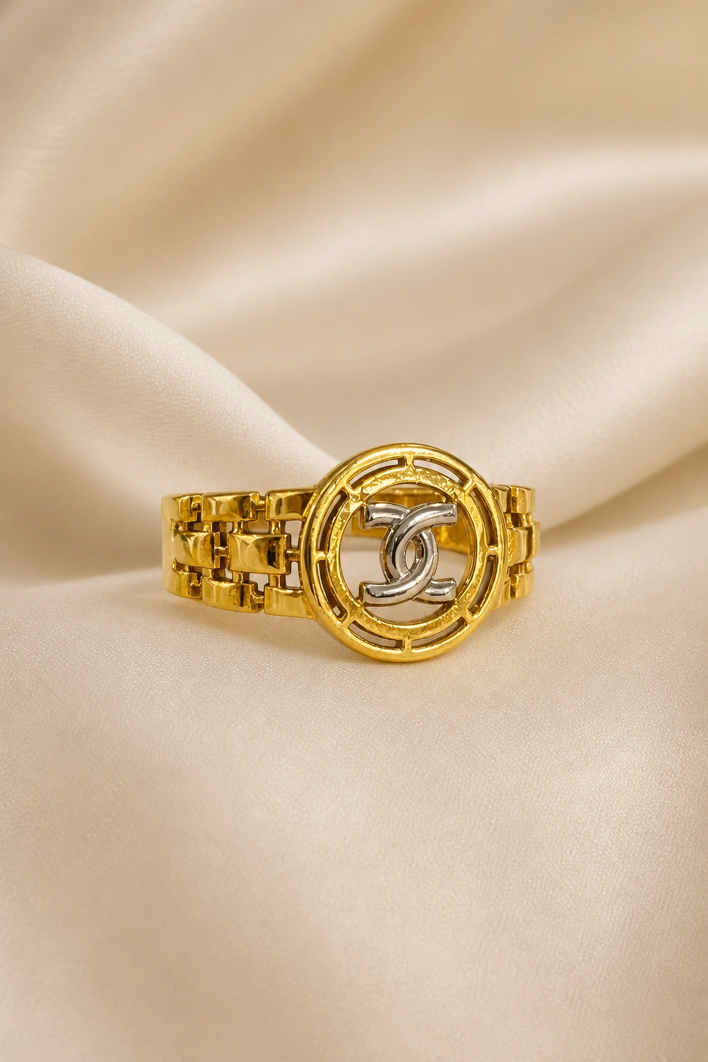 Artisan 18K Gold Ring with Elegant Twists view 1