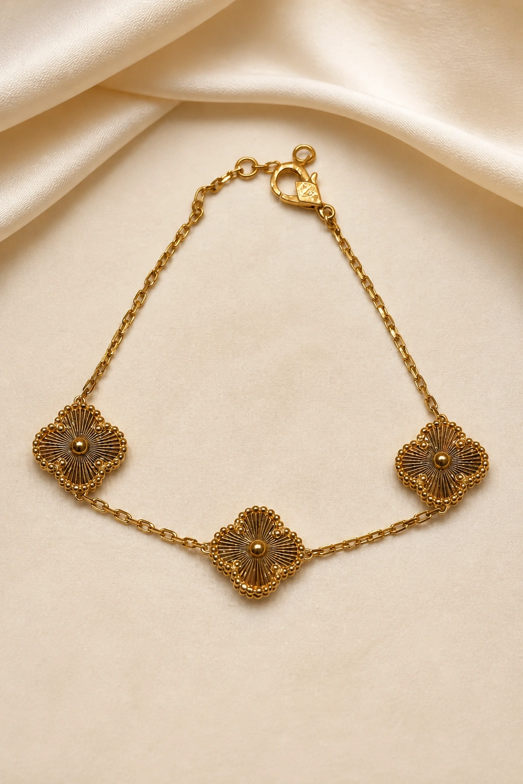 High-End 18K Gold Alhambra Motif Bracelet Set view 1