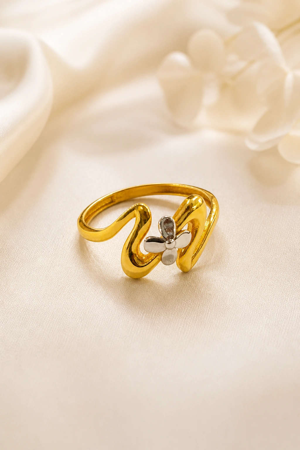 Artisan-crafted 18K Gold Ring with Elegant Curves