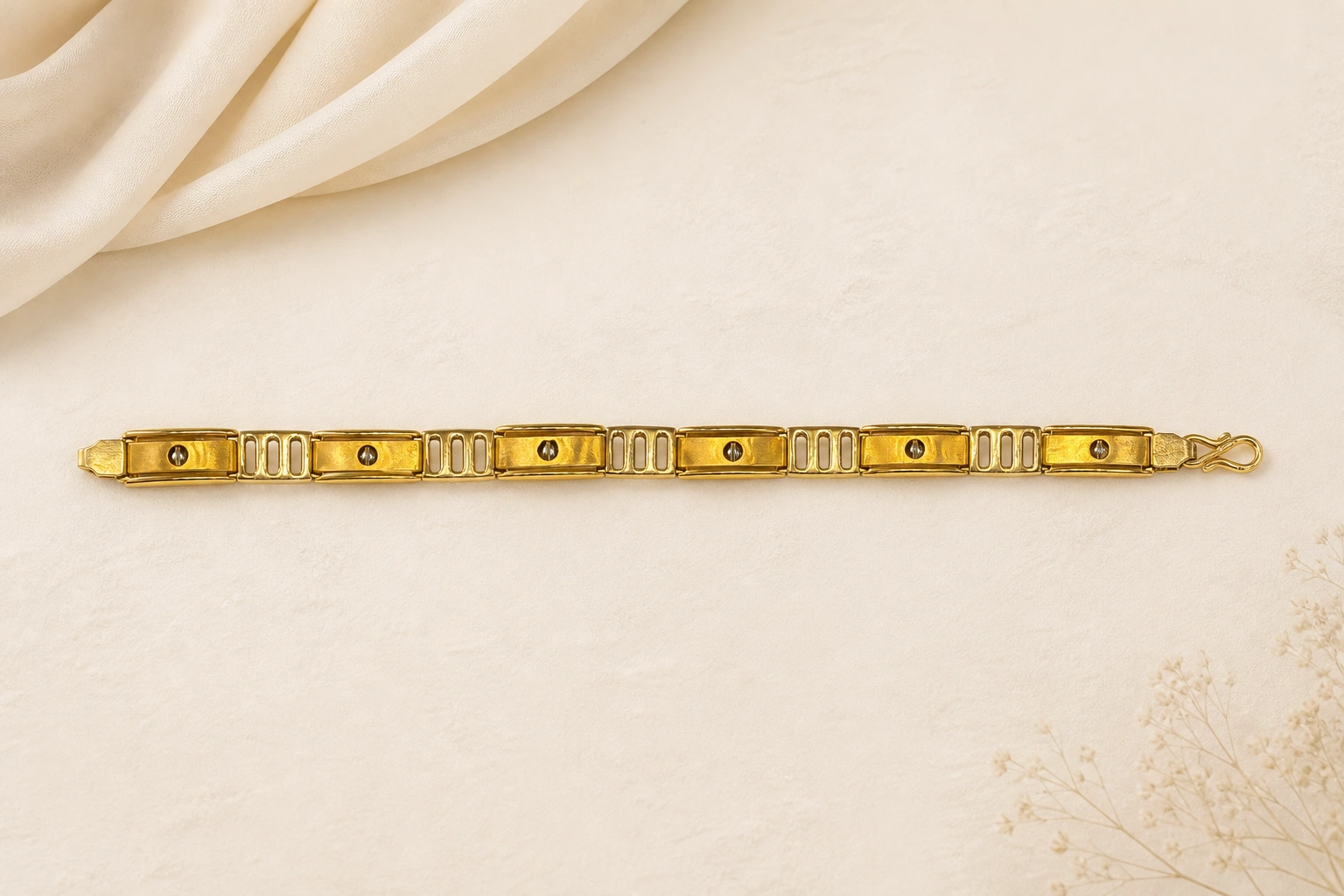 Elegant 18K Gold Daily Use Bracelet view 1