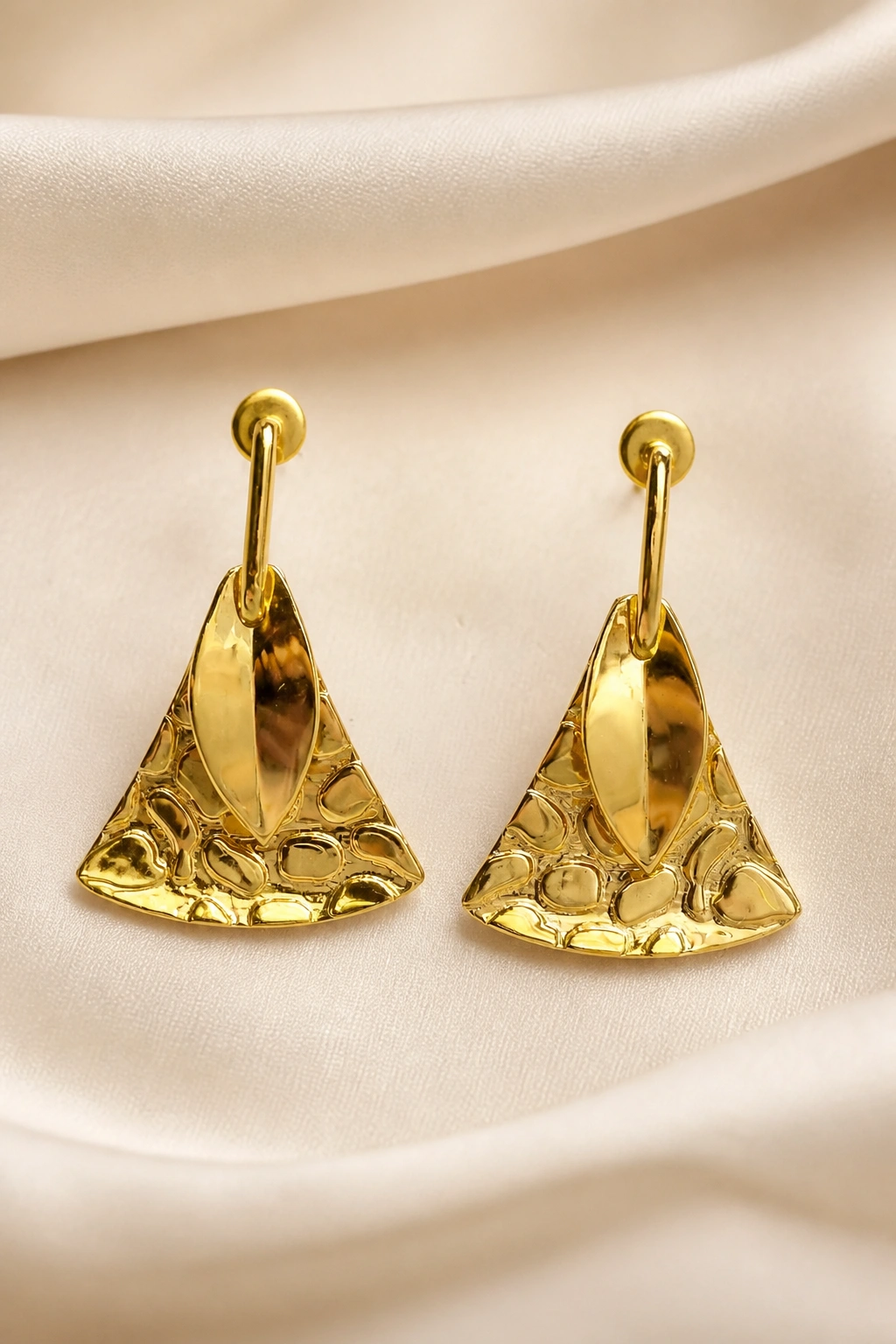 18K Gold Abstract Floral Design Dangler Earrings