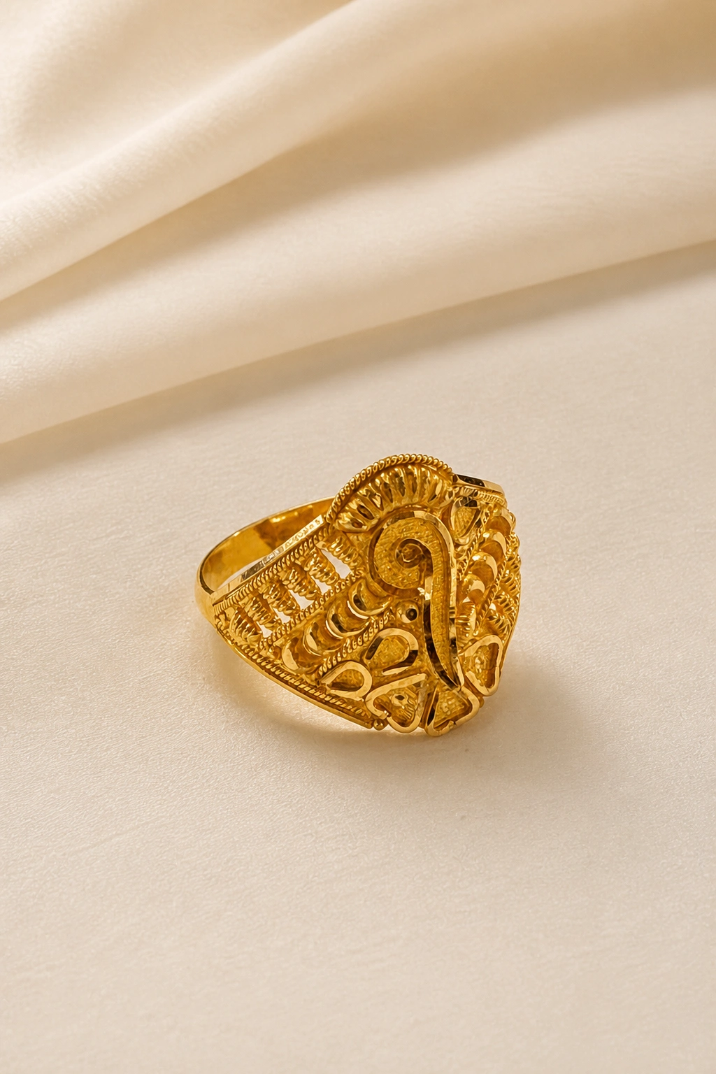 Artisan 18K Gold Ring with Traditional Design