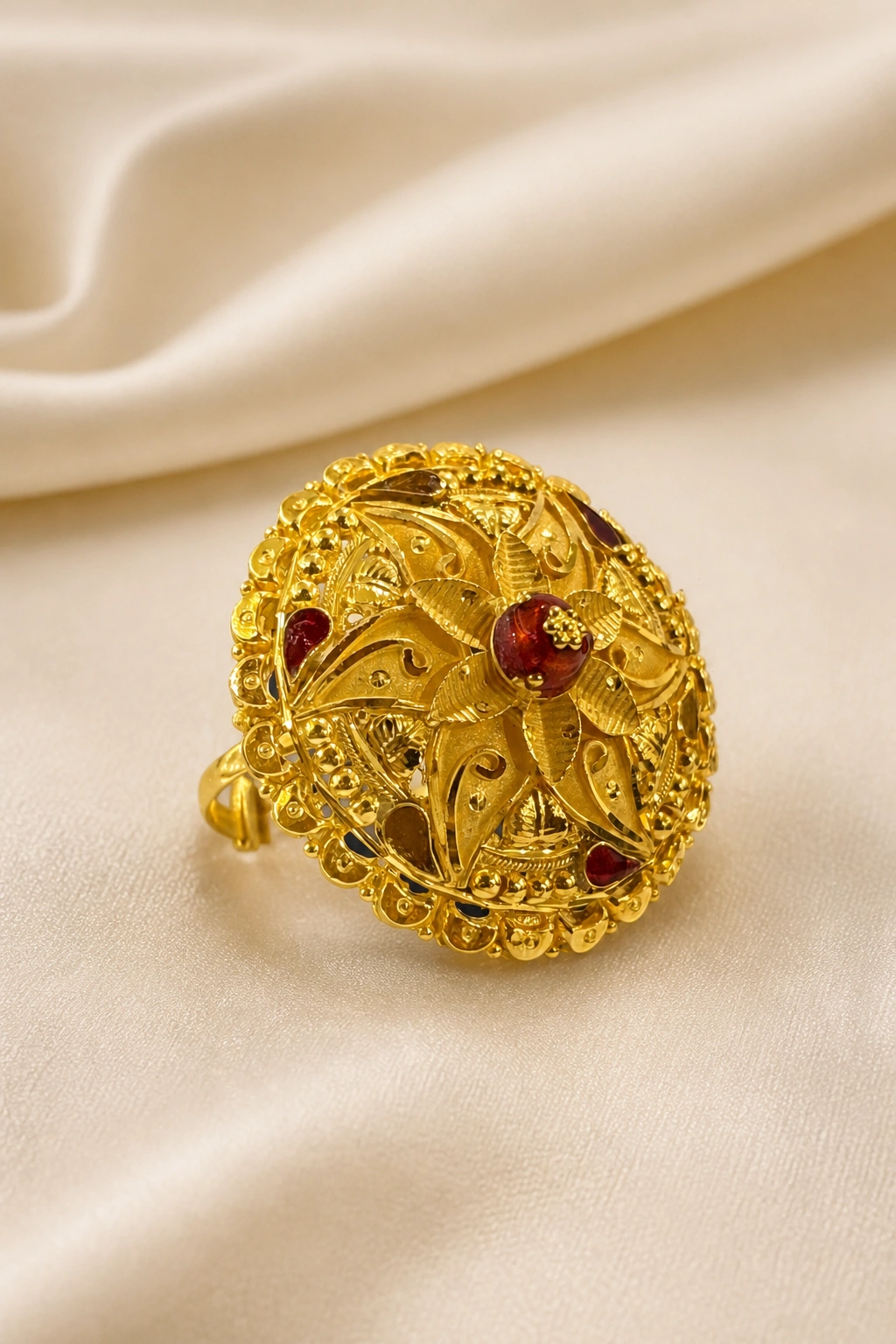 Artisan 18K Gold Ring with Elegant Craftsmanship