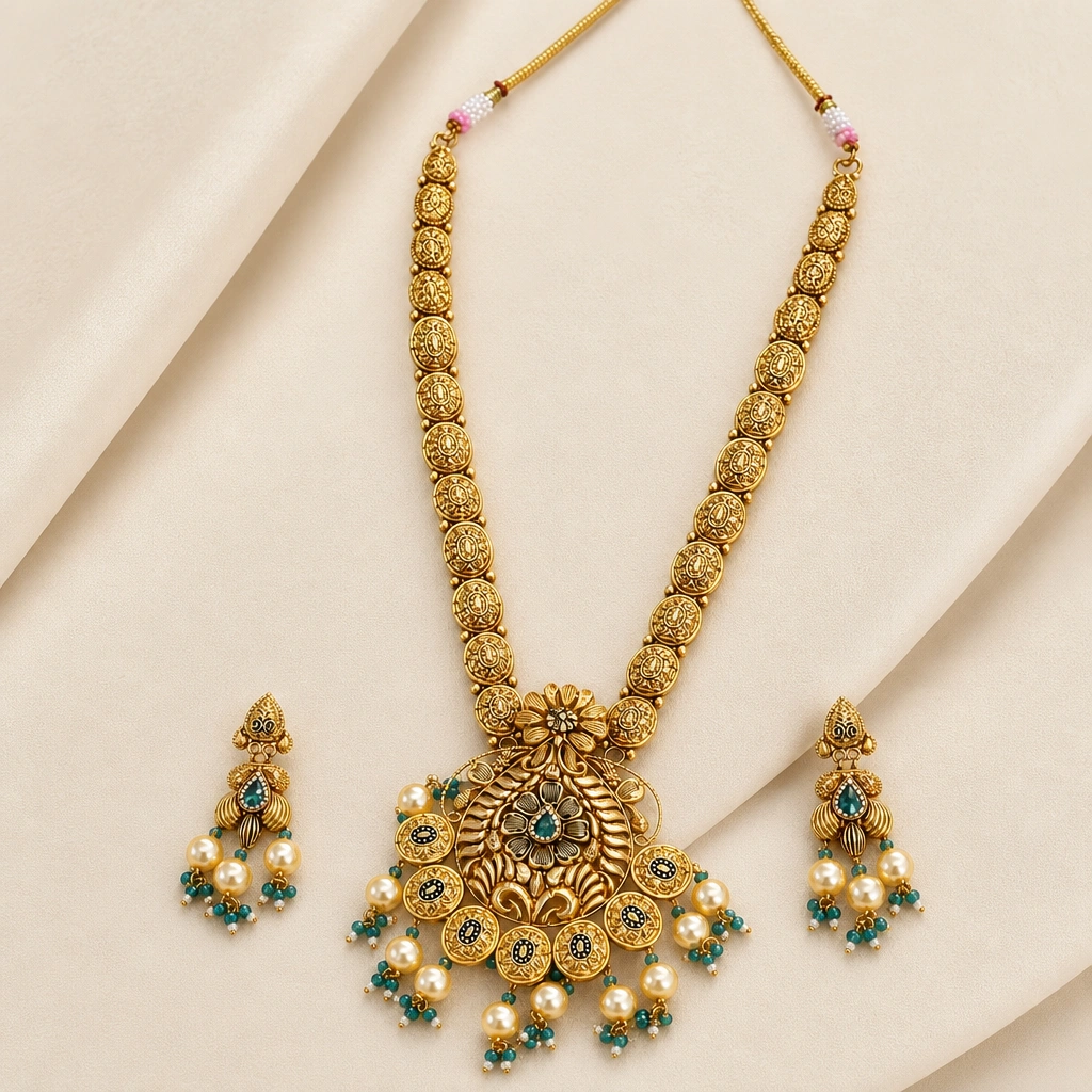 Elegant 18K Gold Necklace Set with Intricate Detailing