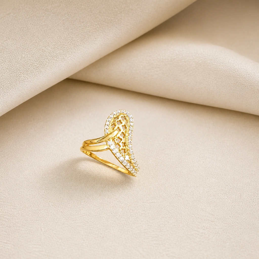 Charming 18K Gold Ring with Intricate CZ Design