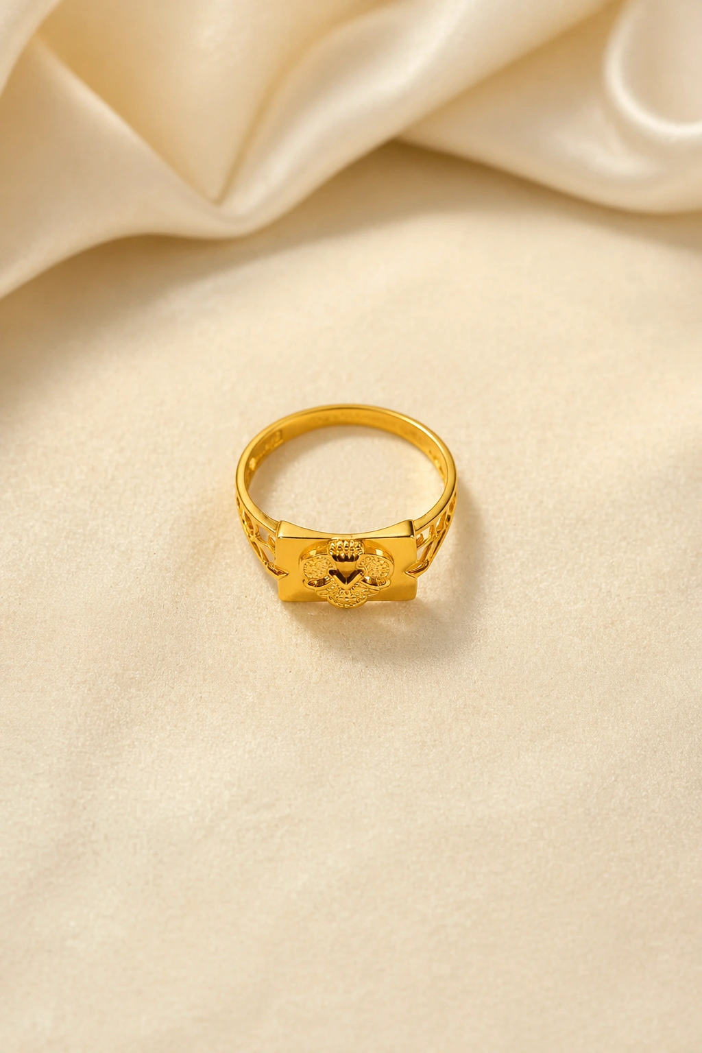 Artisan 18K Gold Omega Ring with Elegant Design view 1