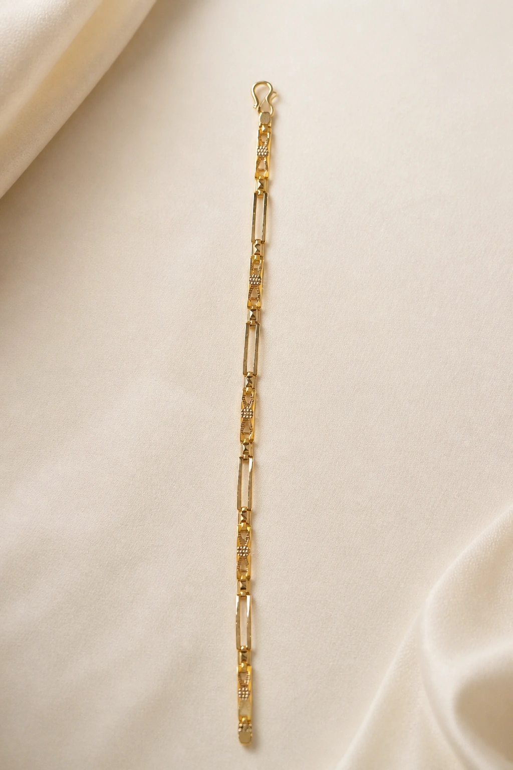 Classic 18K Gold Unisex Link Bracelet for Everyday Elegance