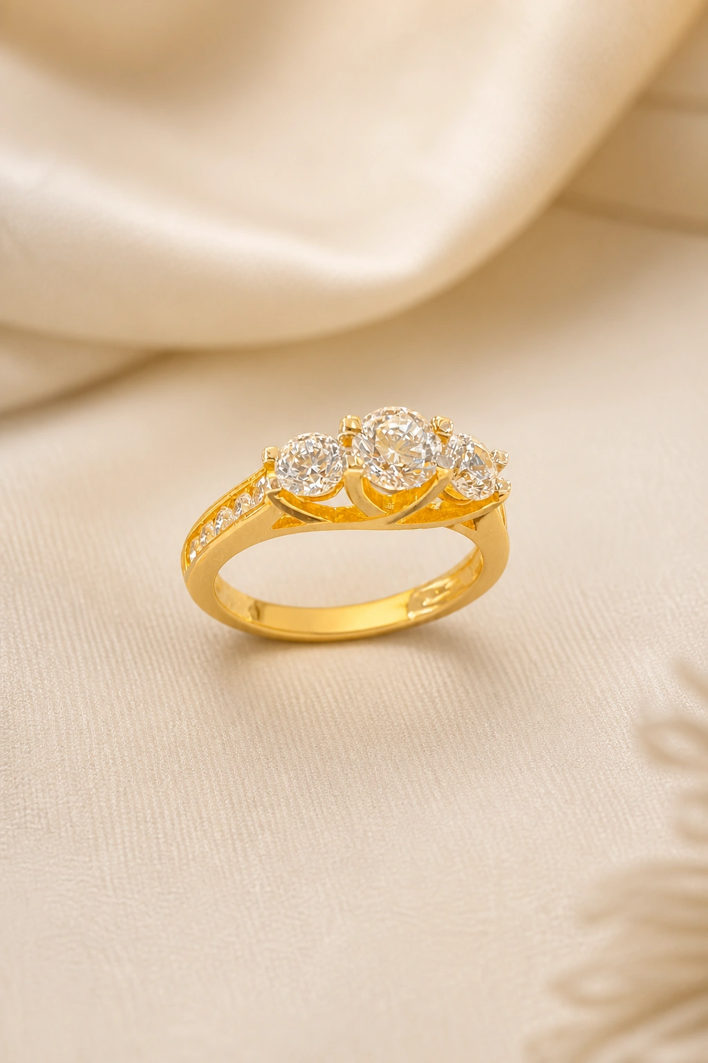 Artisan 18K Gold Ring with Traditional Elegance