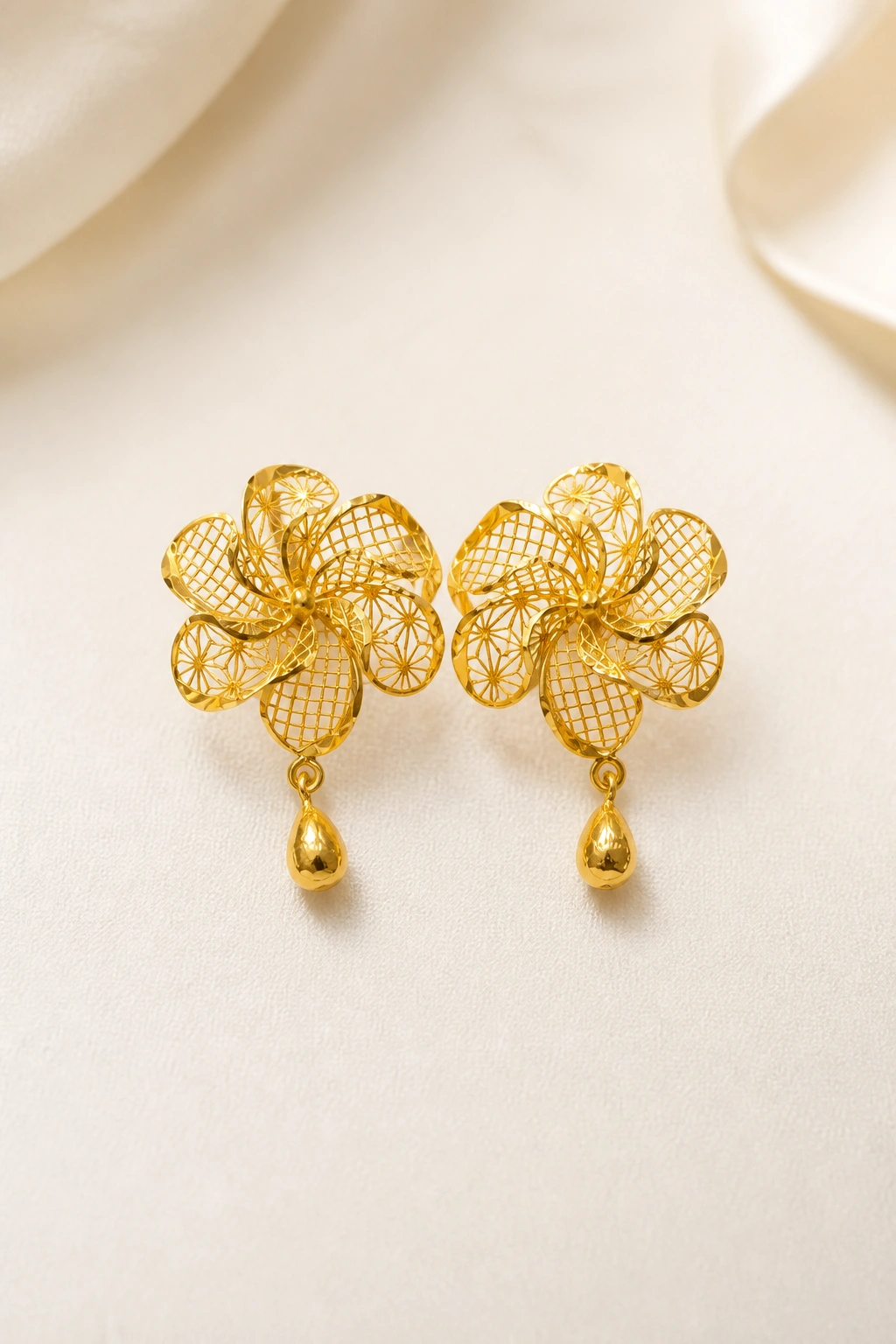 Elegant 18K Gold Turkish Flower Studs