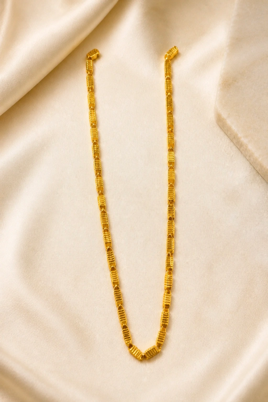 Elegant 18K Gold Regular Chain