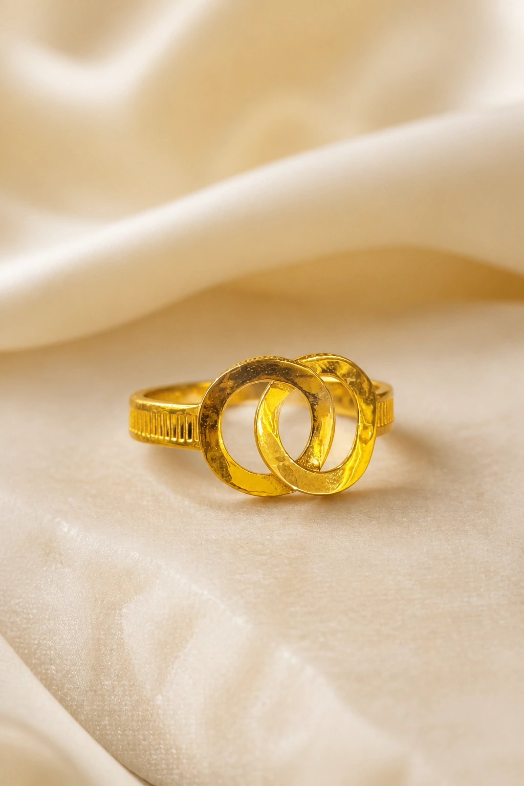 Artisan 18K Gold Ring with Modern Elegance view 1