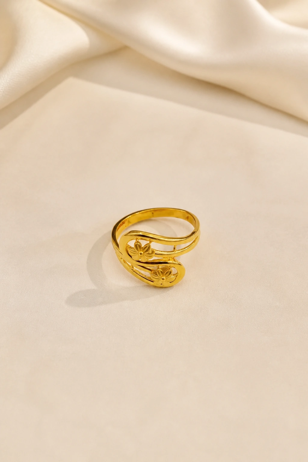 Charming Floral 18K Gold Ring — Awadhi Craftsmanship view 1