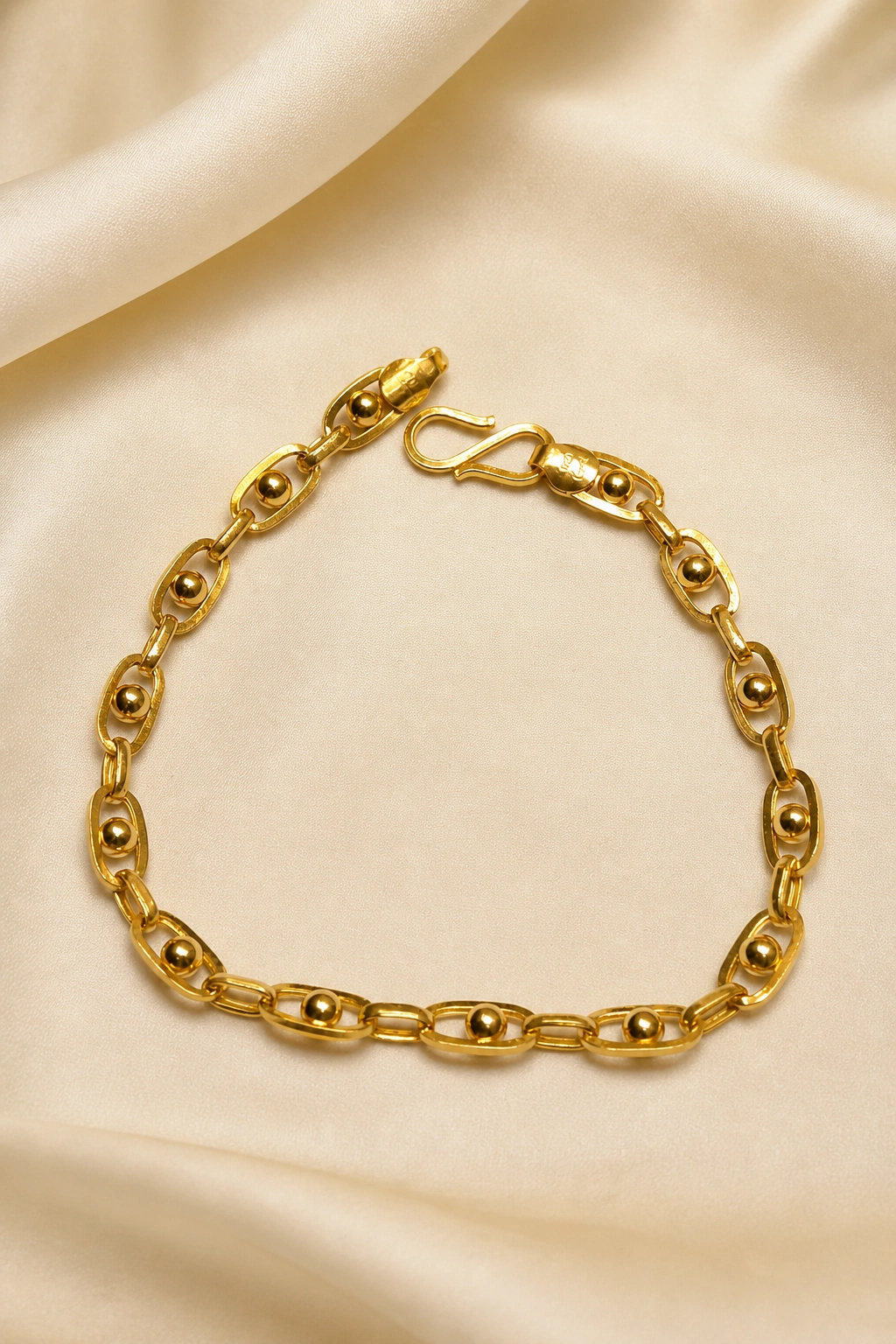 Lightweight Indo-Italian 18K Gold Ball Link Bracelet