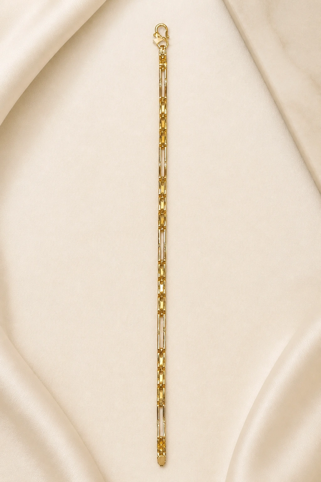 Subtle 18K Gold Unisex Link Bracelet for Daily Wear