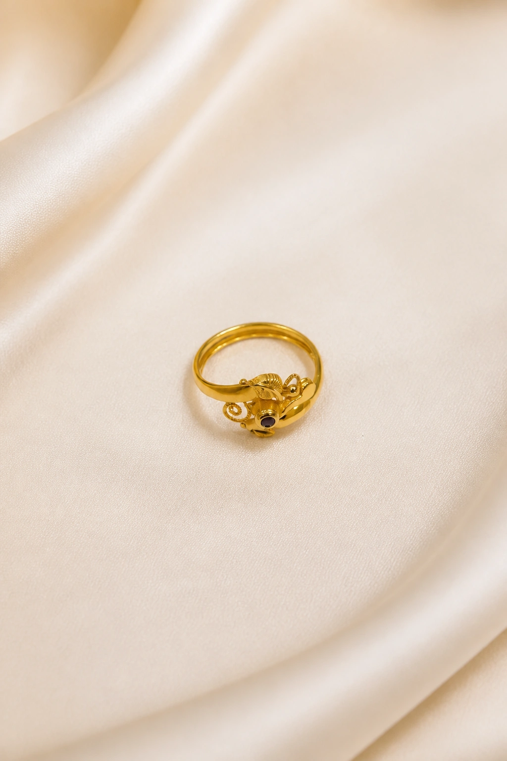 Charming 18K Gold Ring for Gifting view 1
