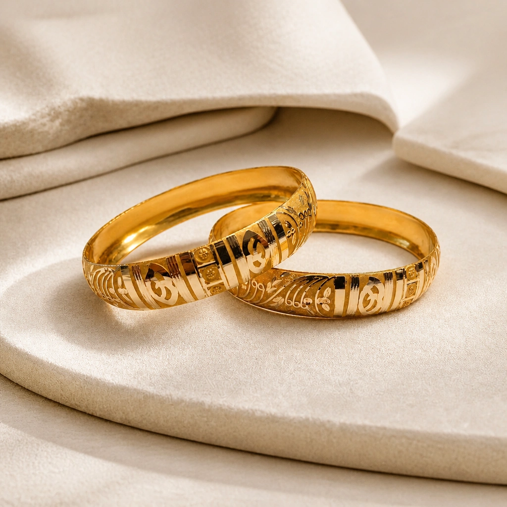Elegant 18K Gold Bangle with Traditional Chikan Design