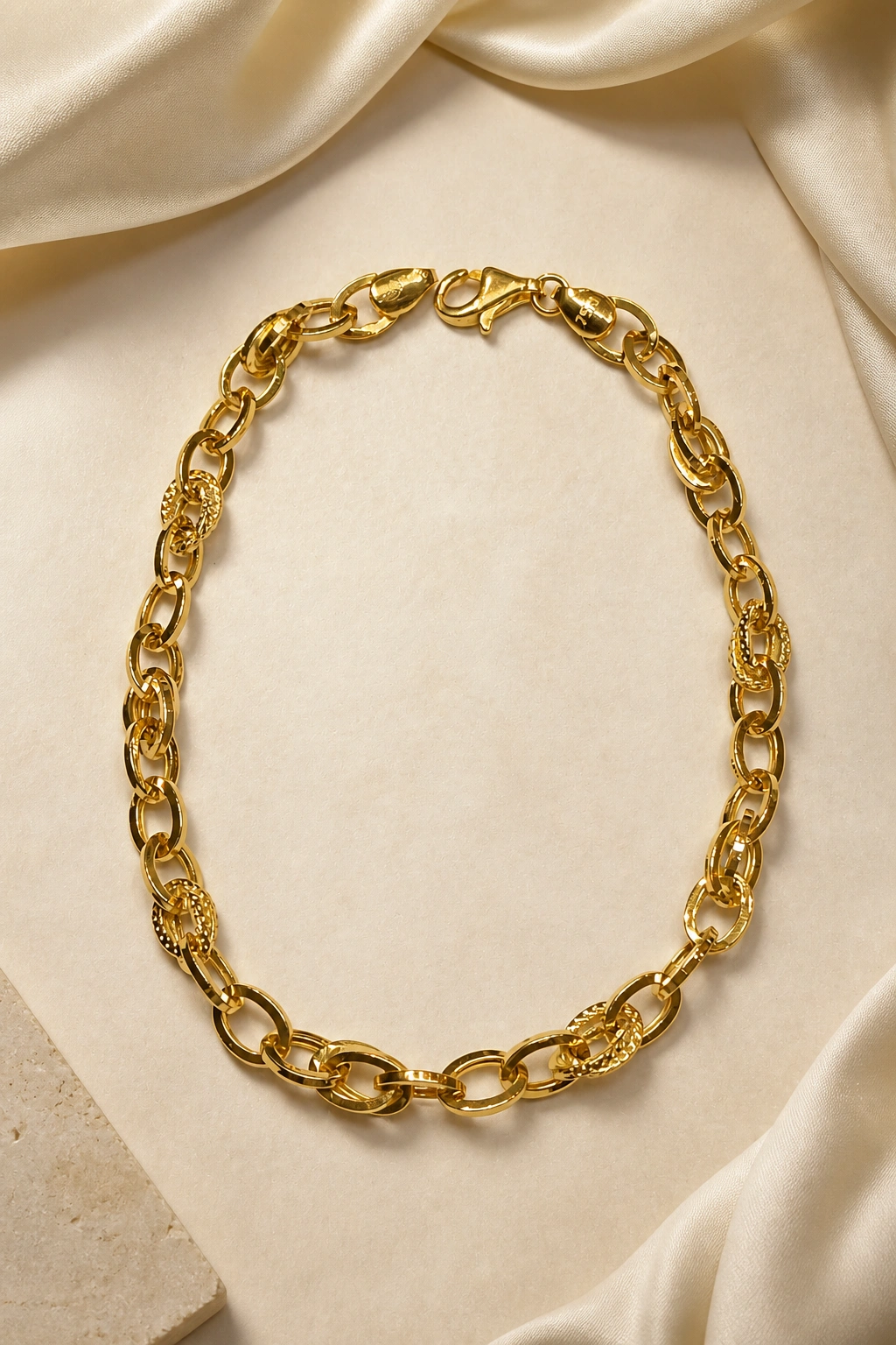Indo-Italian 18K Gold Hollow Link Gents Bracelet